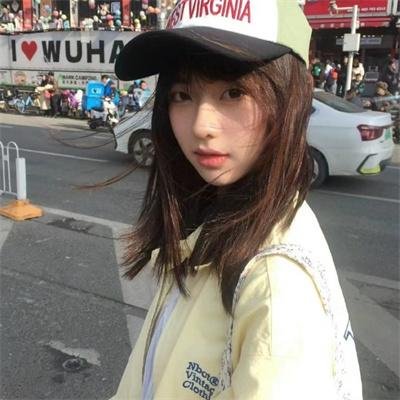 他在窥着你